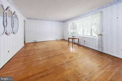 Living - 421 Wayne Ave, Pitman, NJ 08071 photo 2 of 2