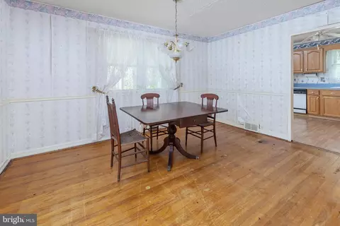 Dining - 421 Wayne Ave, Pitman, NJ 08071 photo 1 of 1