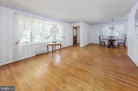 Living - 421 Wayne Ave, Pitman, NJ 08071 photo 1 of 2