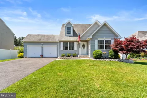 93 Weathervane Dr, Mount Royal, NJ 08061