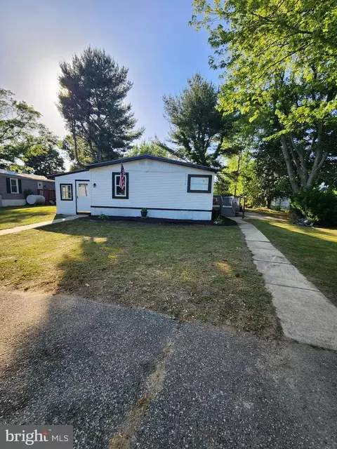 211 Eisenhower Ave, Williamstown, NJ 08094