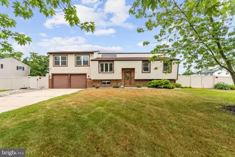 2 Polaris Ct, Blackwood, NJ 08012
