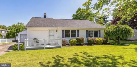 75 Holly Dr, West Deptford, NJ 08096