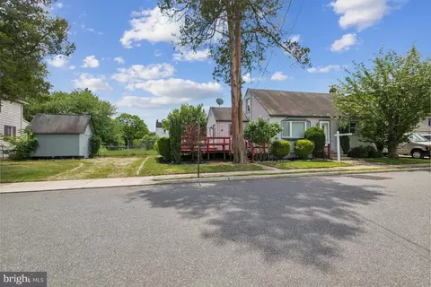 12 Walnut St, Westville, NJ 08093