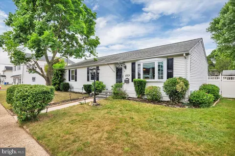 43 W Broad St, Gibbstown, NJ 08027
