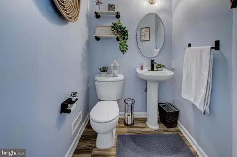 Entry Way - 854 Ames Rd, Williamstown, NJ 08094 photo 4 of 5