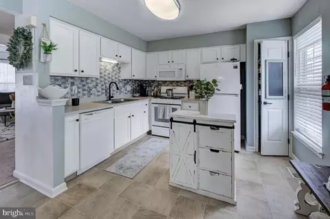 Kitchen - 854 Ames Rd, Williamstown, NJ 08094 photo 2 of 2