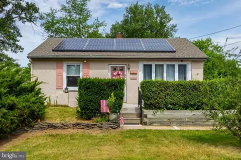 209 S Lincoln Ave, National Park, NJ 08063