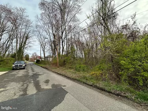 910 New Jersey Ave, Woodbury, NJ 08096