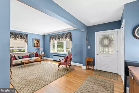 Entry Way - 118 Pitman Ave, Pitman, NJ 08071 photo 1 of 2