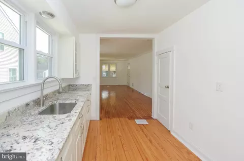 Entry Way - 827 Lincoln Ave, Pitman, NJ 08071 photo 3 of 4