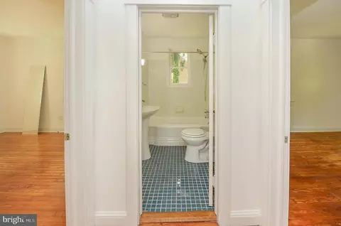 Entry Way - 827 Lincoln Ave, Pitman, NJ 08071 photo 1 of 4