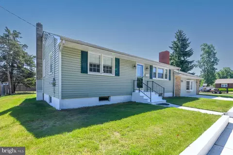 28 Solomon Ave, Gibbstown, NJ 08027