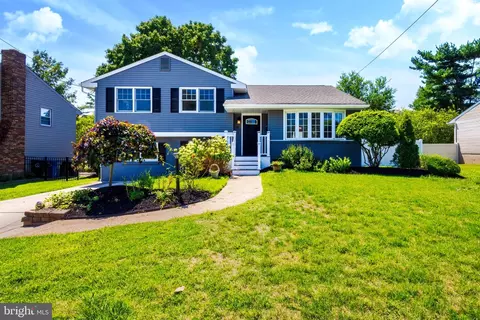 39 Holly Dr, West Deptford, NJ 08096