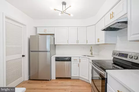 15 Pickwick Pl, Sewell, NJ 08080