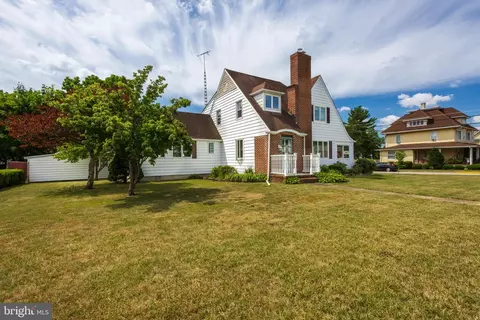 101 Catawba Ave, Newfield, NJ 08344