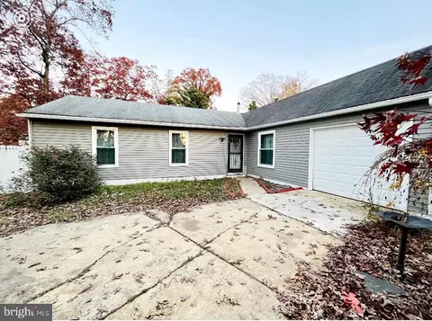 1606 White Cedar Ln, Williamstown, NJ 08094