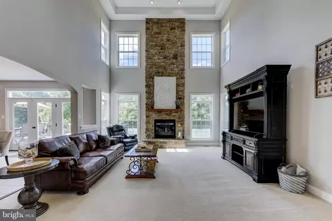 Living - 811 Castleton Dr, Mickleton, NJ 08056 photo 2 of 3