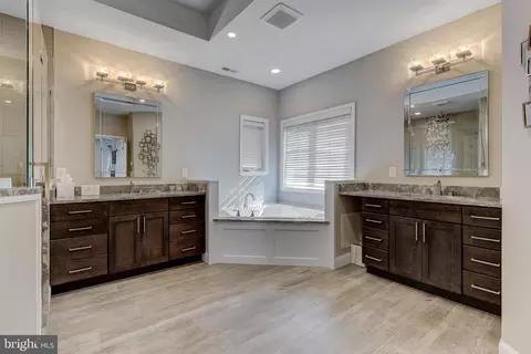 Bath - 811 Castleton Dr, Mickleton, NJ 08056 photo 2 of 6