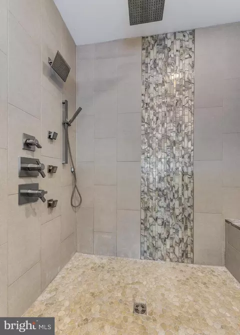 Bath - 811 Castleton Dr, Mickleton, NJ 08056 photo 3 of 6