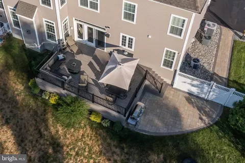 Exterior - 811 Castleton Dr, Mickleton, NJ 08056 photo 4 of 4