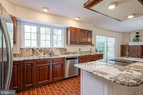 Kitchen - 509 Sharp Dr, Mickleton, NJ 08056 photo 4 of 5