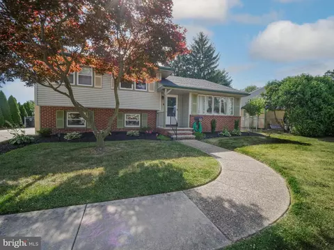 50 Holly Dr, Woodbury, NJ 08096