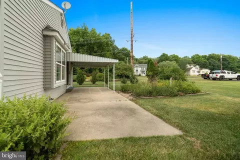 Exterior - 400 Village Ct, Mickleton, NJ 08056 photo 4 of 6
