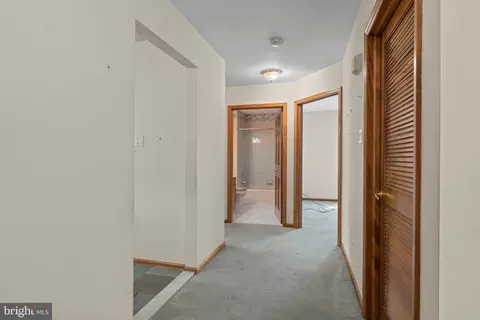 Entry Way - 400 Village Ct, Mickleton, NJ 08056 photo 1 of 3