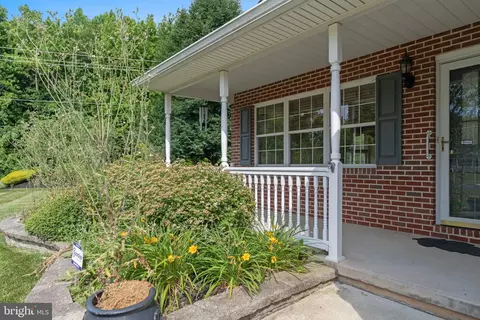Exterior - 400 Village Ct, Mickleton, NJ 08056 photo 2 of 6
