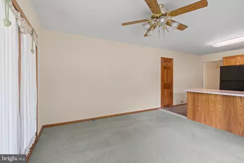 Living - 400 Village Ct, Mickleton, NJ 08056 photo 5 of 6