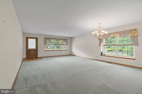 Living - 400 Village Ct, Mickleton, NJ 08056 photo 3 of 6