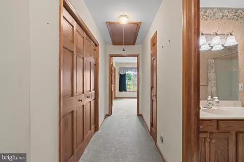 Entry Way - 400 Village Ct, Mickleton, NJ 08056 photo 2 of 3
