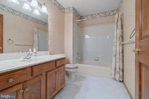 Bath - 400 Village Ct, Mickleton, NJ 08056 photo 1 of 3
