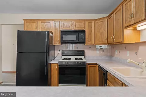 Kitchen - 400 Village Ct, Mickleton, NJ 08056 photo 3 of 3