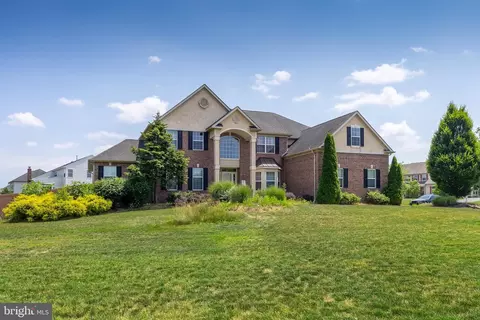 Exterior - 8 Curtmantle Rd, Mickleton, NJ 08056 photo 3 of 7