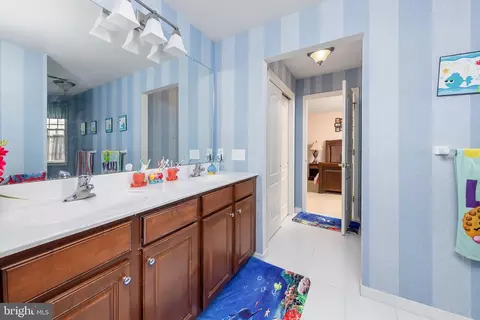 Entry Way - 8 Curtmantle Rd, Mickleton, NJ 08056 photo 4 of 5