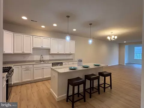 9 Prestwick Ln, Williamstown, NJ 08094