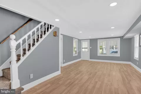 Living - 215 West Ave, Pitman, NJ 08071 photo 2 of 3