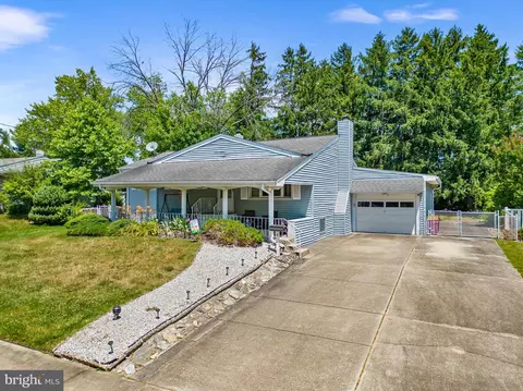 10 Barclay Dr, Blackwood, NJ 08012