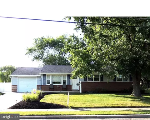 10 Livingstone Rd, Sewell, NJ 08080