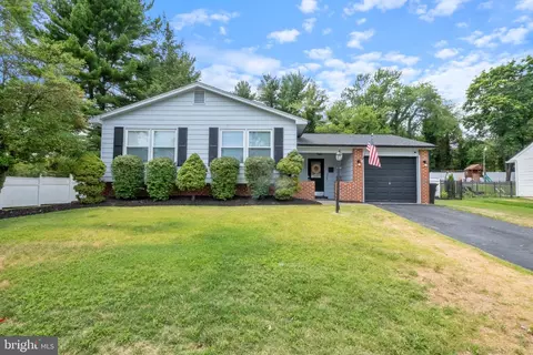 28 Deer Ct, Blackwood, NJ 08012