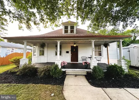 33 Walnut St, Clayton, NJ 08312