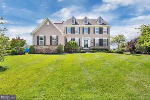302 Rabbit Ct, Mullica Hill, NJ 08062