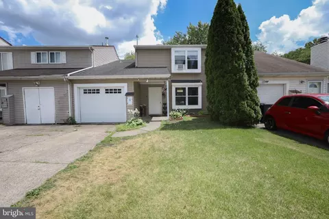 4 Fomalhaut Ave, Turnersville, NJ 08012