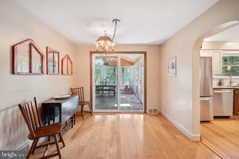 Entry Way - 210 Lakeside Ave, Pitman, NJ 08071 photo 2 of 5