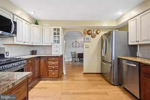Entry Way - 210 Lakeside Ave, Pitman, NJ 08071 photo 4 of 5