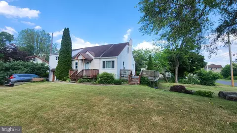 102 Milburn Ave, Grenloch, NJ 08032