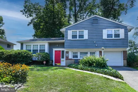 110 Sherwood Dr, Blackwood, NJ 08012