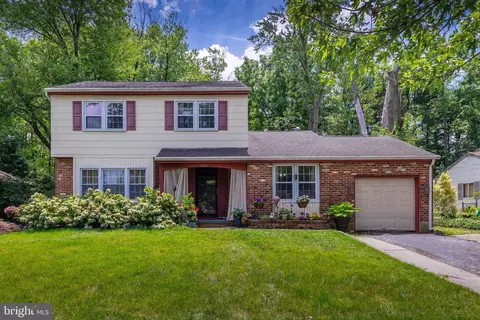 220 Ivy Dr, Woodbury Heights, NJ 08097